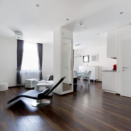 Budapest Central Square 2 Bedrooms Suite - Michaelides Voeroesmarty Square Residences Budapeste Exterior foto