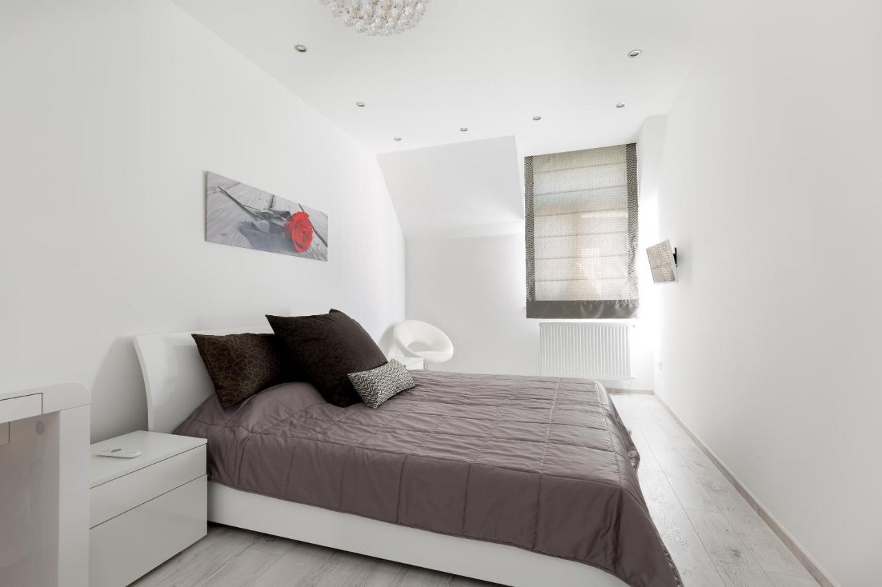 Budapest Central Square 2 Bedrooms Suite - Michaelides Voeroesmarty Square Residences Budapeste Exterior foto