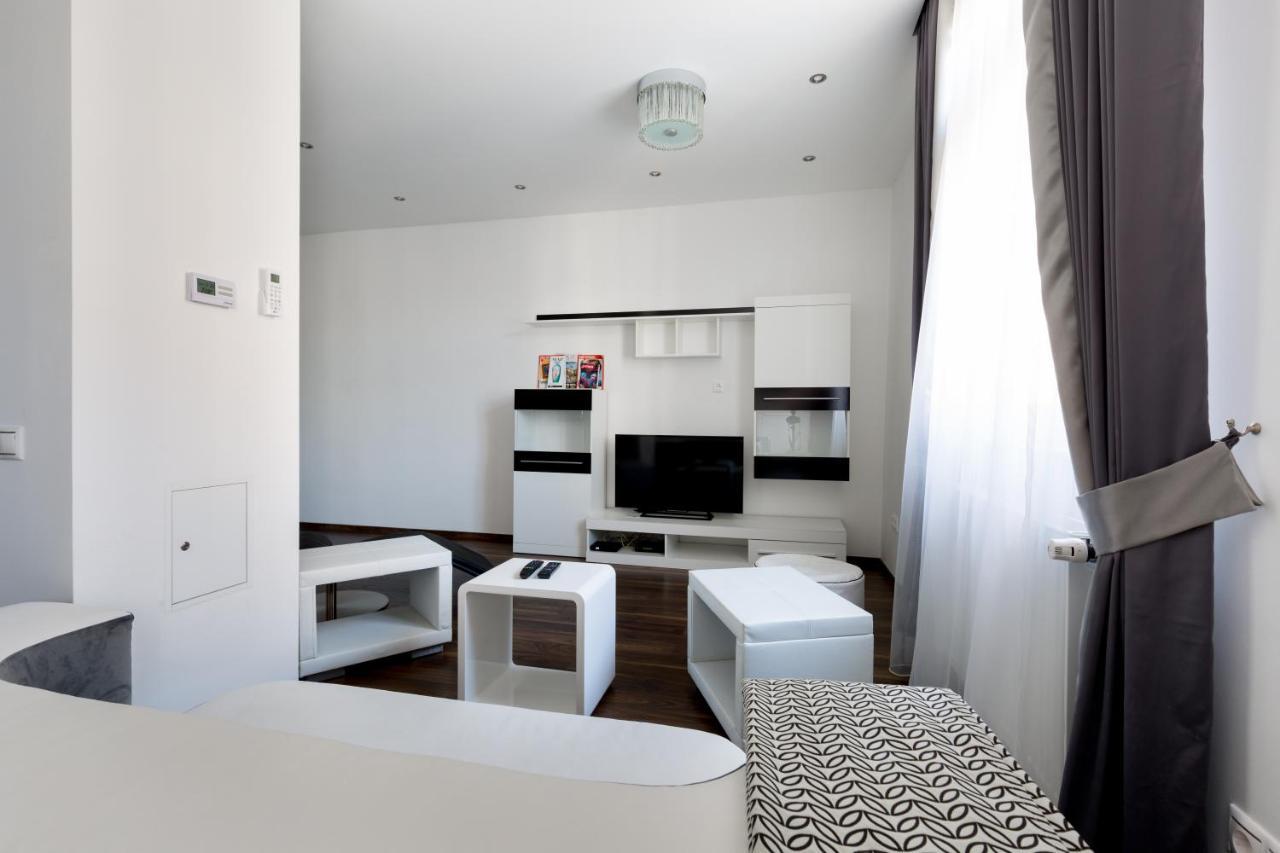 Budapest Central Square 2 Bedrooms Suite - Michaelides Voeroesmarty Square Residences Budapeste Exterior foto